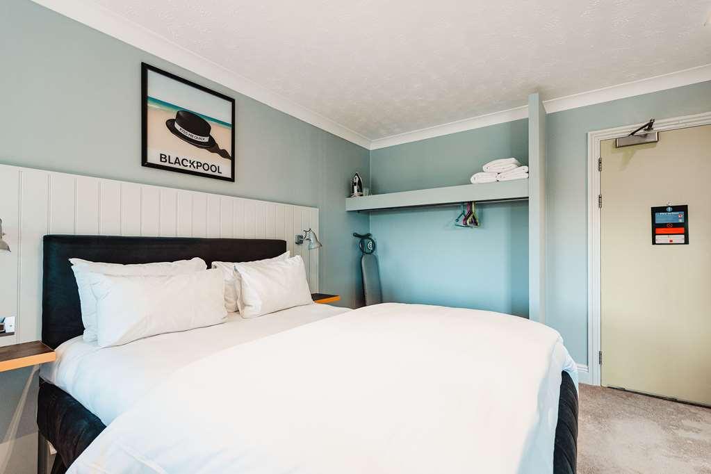 Village Hotel Блекпул Номер фото