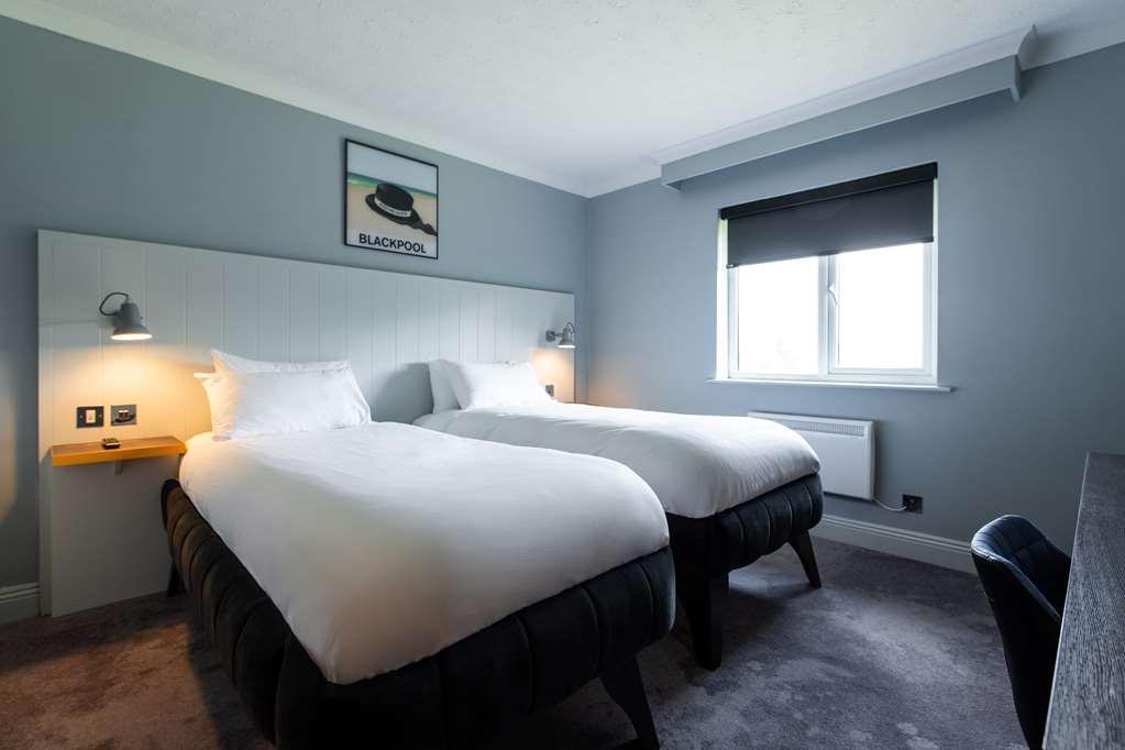 Village Hotel Блекпул Номер фото